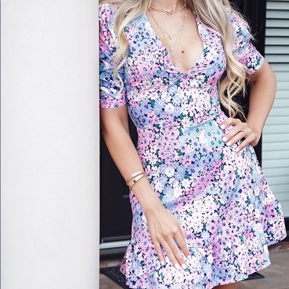 Dresses & Skirts - Floral Purple dress